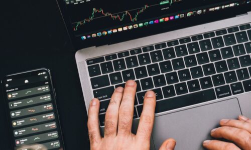 Jak działa IPO i czy warto inwestować w debiutujące spółki?