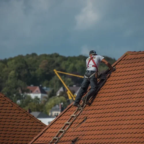 Jakie błędy popełnia się najczęściej przy dociepleniu dachu?