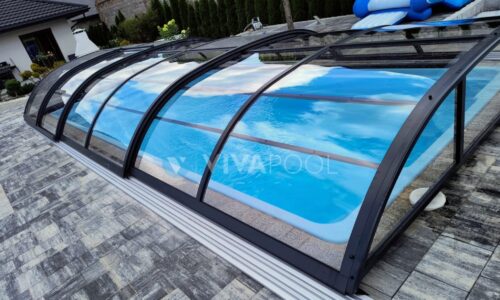 Filtracja mechaniczna, chemiczna i UV – jak połączyć technologie, aby woda w basenie była bezpieczna i klarowna?