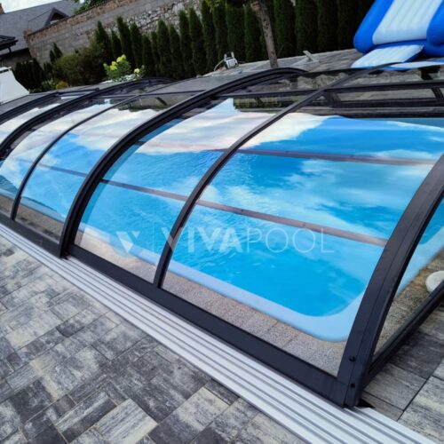 Filtracja mechaniczna, chemiczna i UV – jak połączyć technologie, aby woda w basenie była bezpieczna i klarowna?